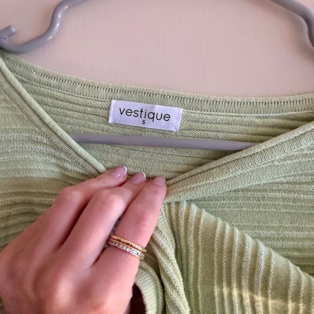 Vestique Green Knit Sweater - Cropped Lime Green